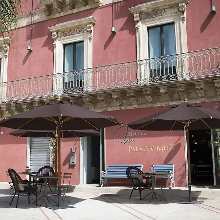 Palazzo Melfi فندق كوميزو