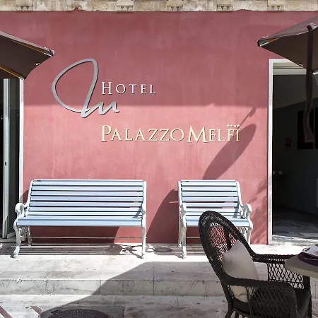 Palazzo Melfi كوميزو